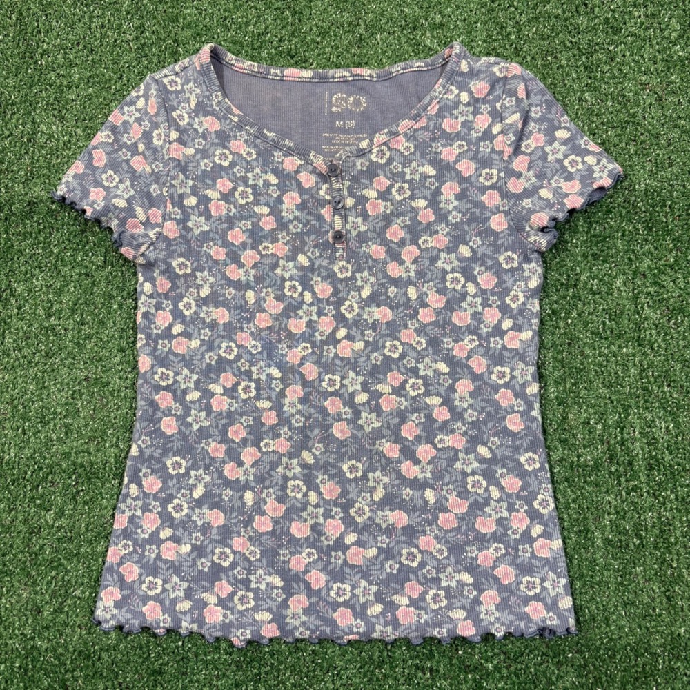 Y2K SO Floral Henley T-shirt
